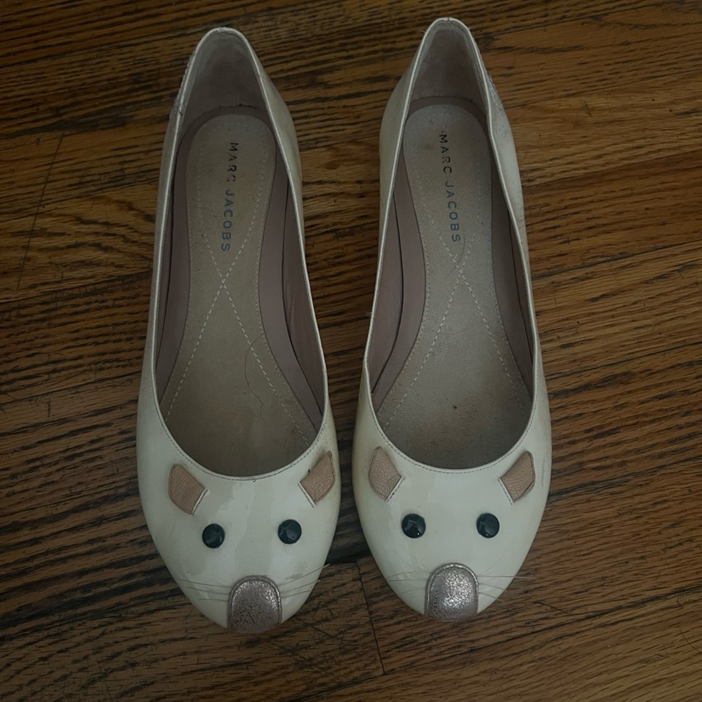 Marc Jacobs Cream and Silver Flats Minimalist Design